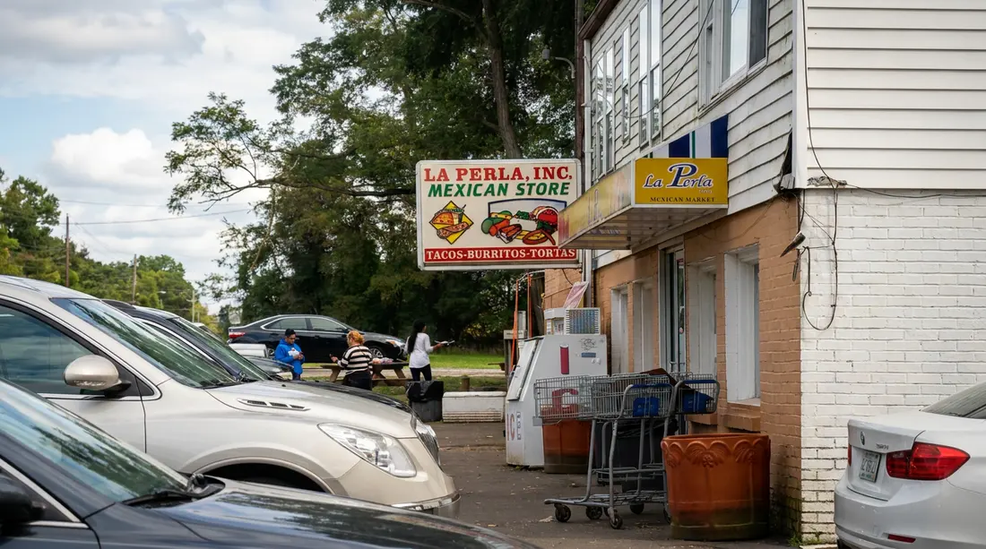 The front of a La Perla Mexican market
