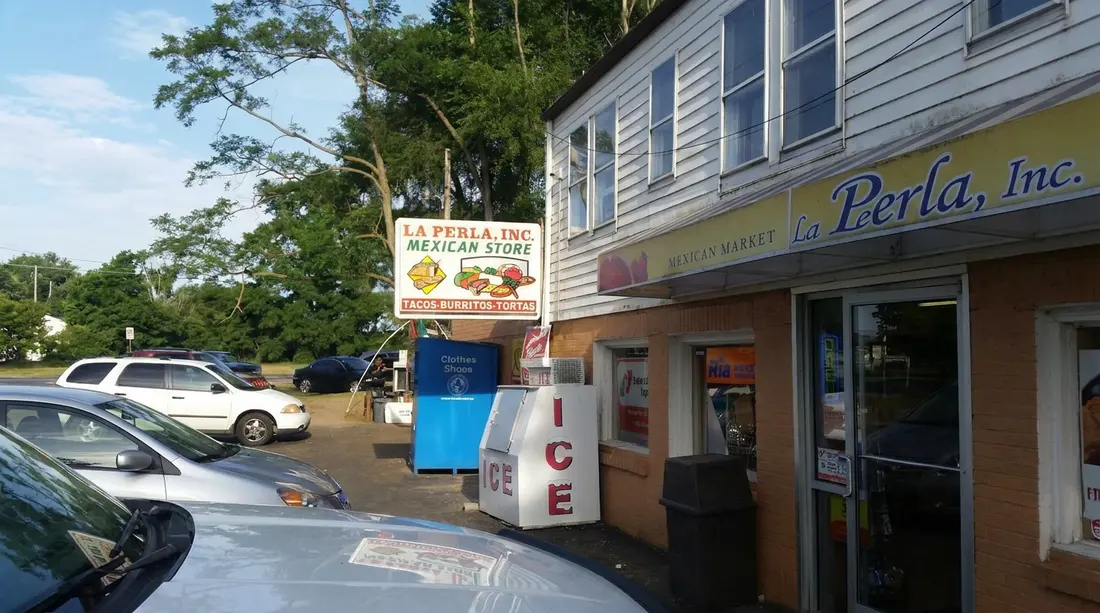 La Perla’s original storefront on East Napier Avenue